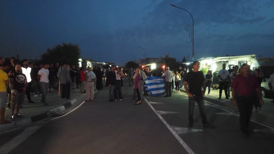 Διαδήλωση στην Κύπρο για το κλείσιμο των οδοφραγμάτων: «Οχι στην χρηματοδότηση του ψευδοκράτους και της τουρκικής κατοχής»